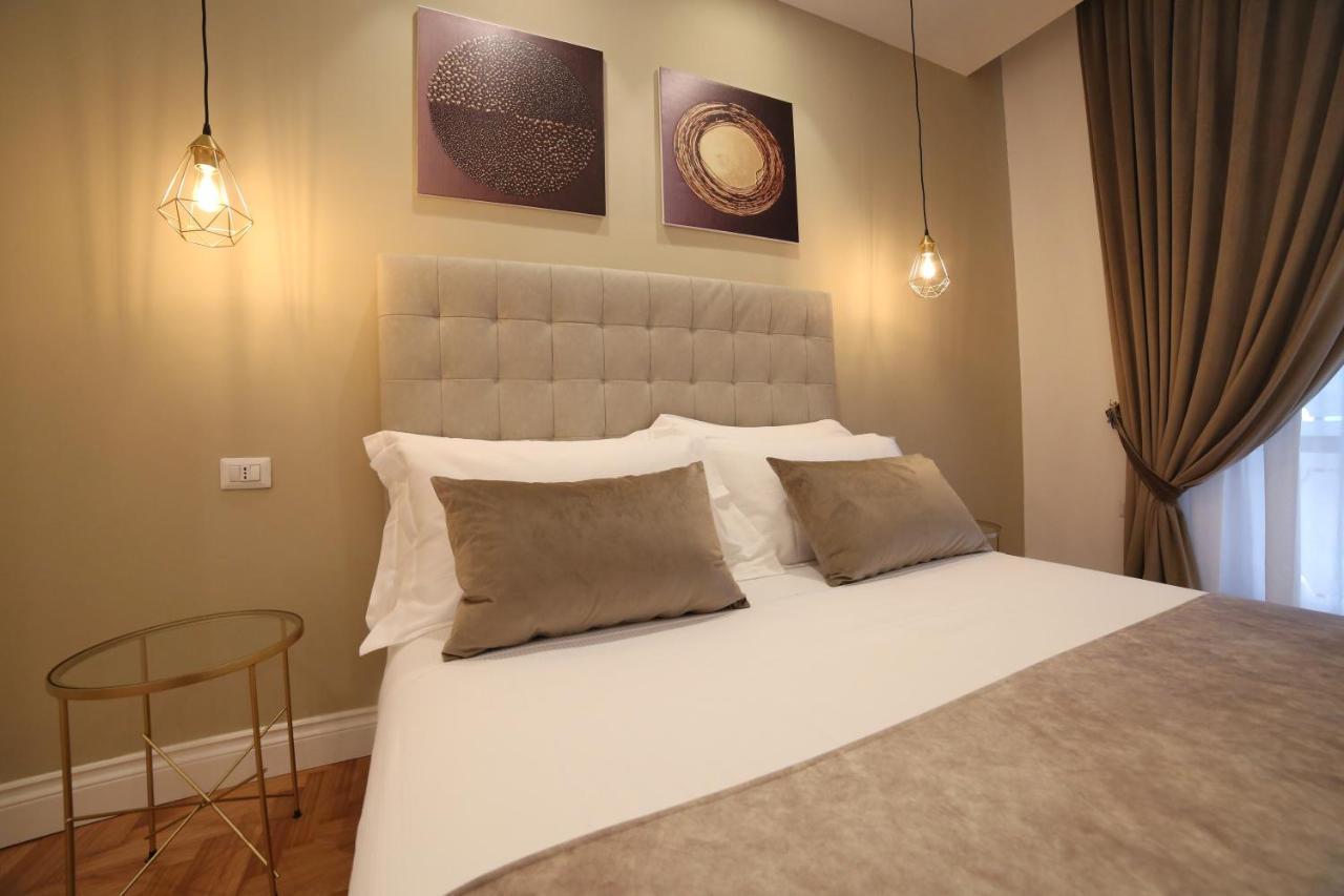 Sant'elmo Con Parcheggio Interno * Napels