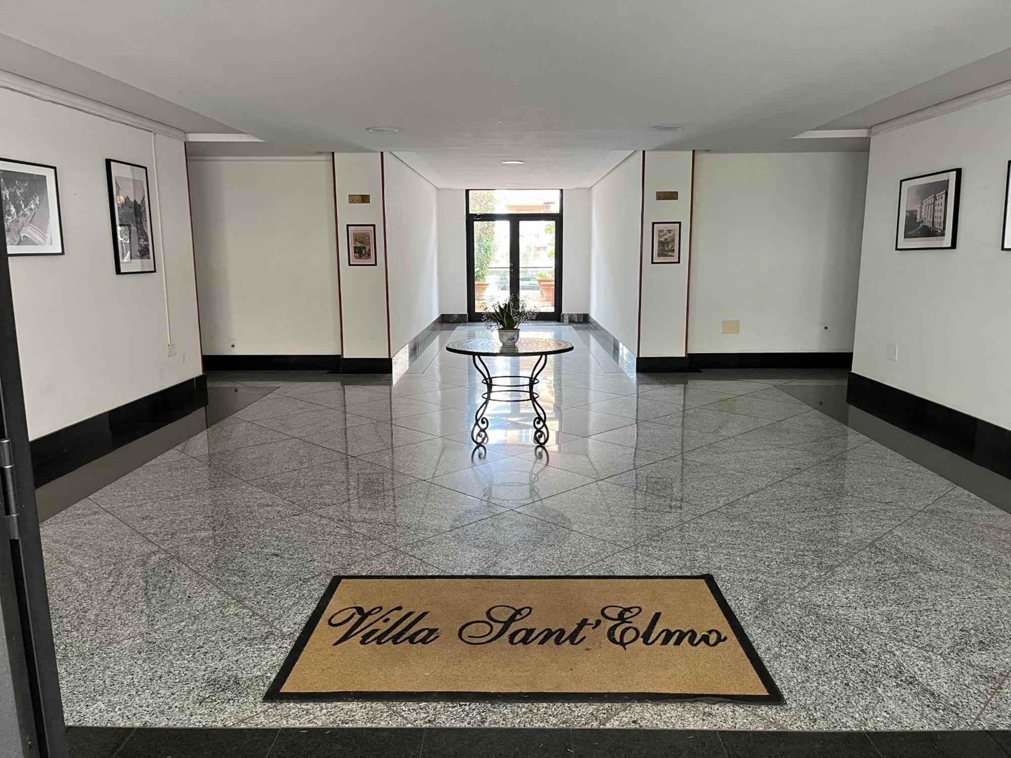Sant'elmo Con Parcheggio Interno Naples
